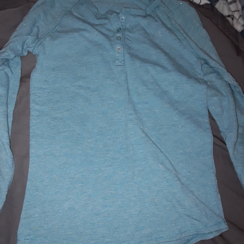 Light blue young girl longsleeve tshirt